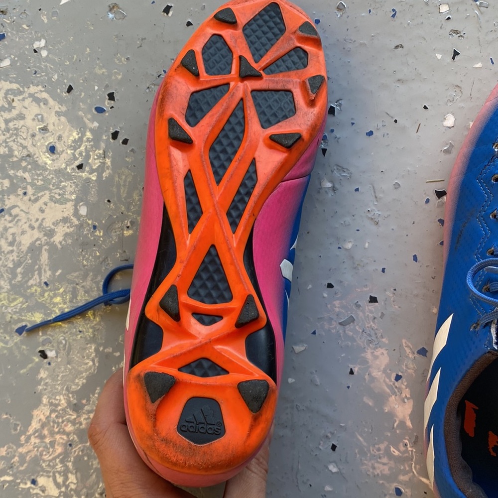 Soccer cleats - Picture 5 of 6